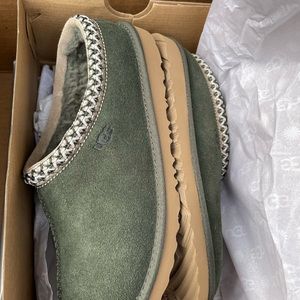 BNIB UGG Tasman Slippers . 🤩